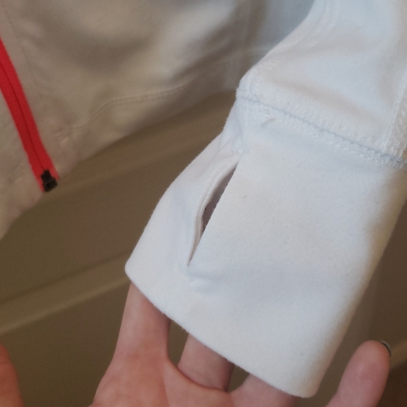 White zip up with pink zipper - Picture 4 of 4